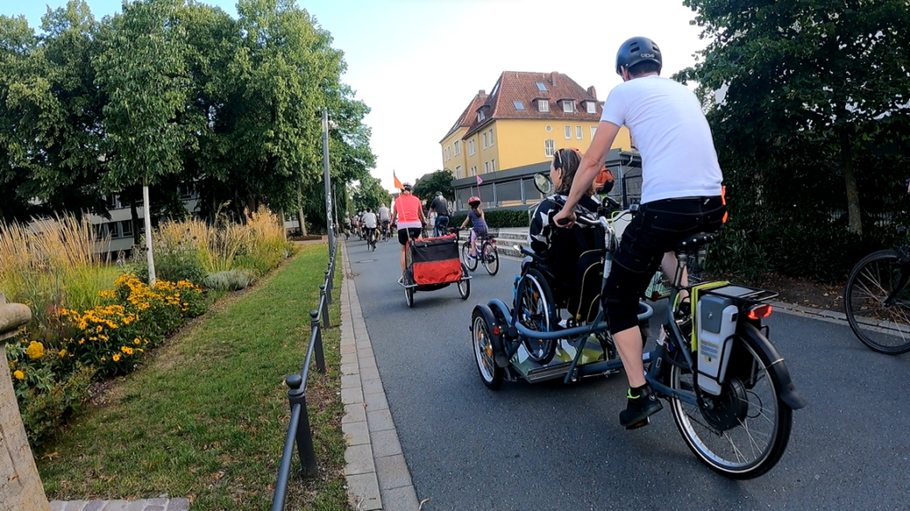 Start an der Osnabrück Halle. Wie müssen sich Kinder und Menschen mit Handicap fühlen, wenn sie sich auf Osnabrücker Straßen fortbewegen?